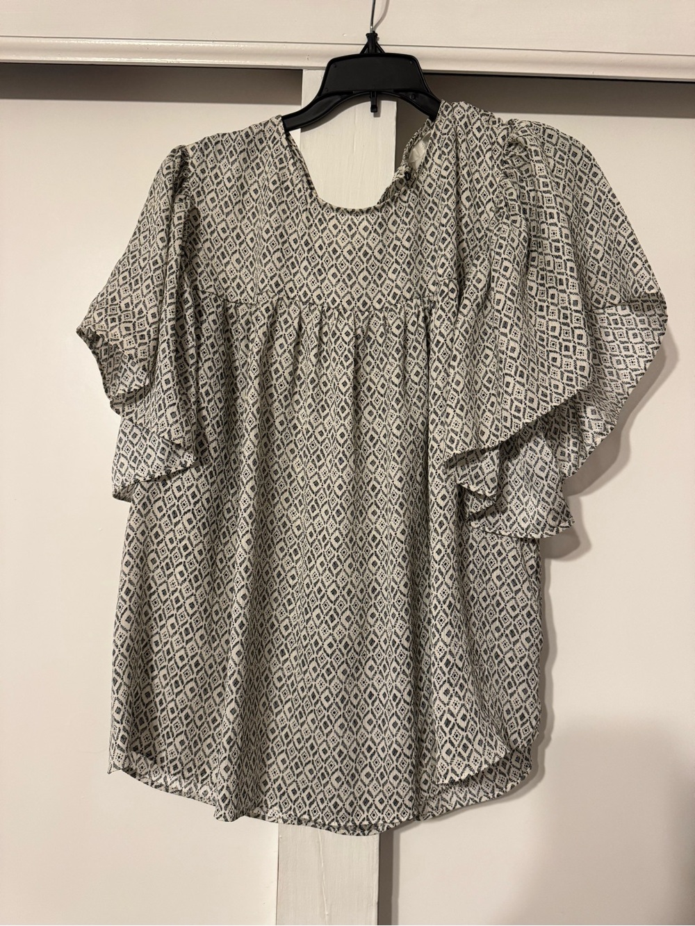 H&M Black & White Geometric Ruffle Sleeve Blouse